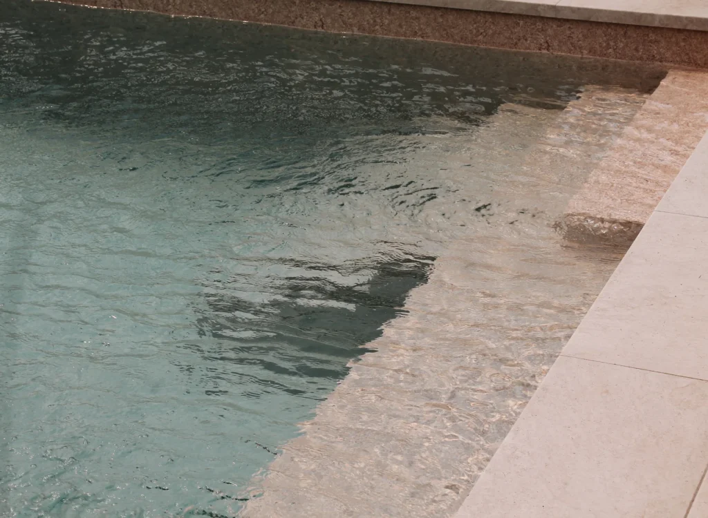 Piscina privada de Hacienda Pagovillano, casa rural en Guadamur, Toledo